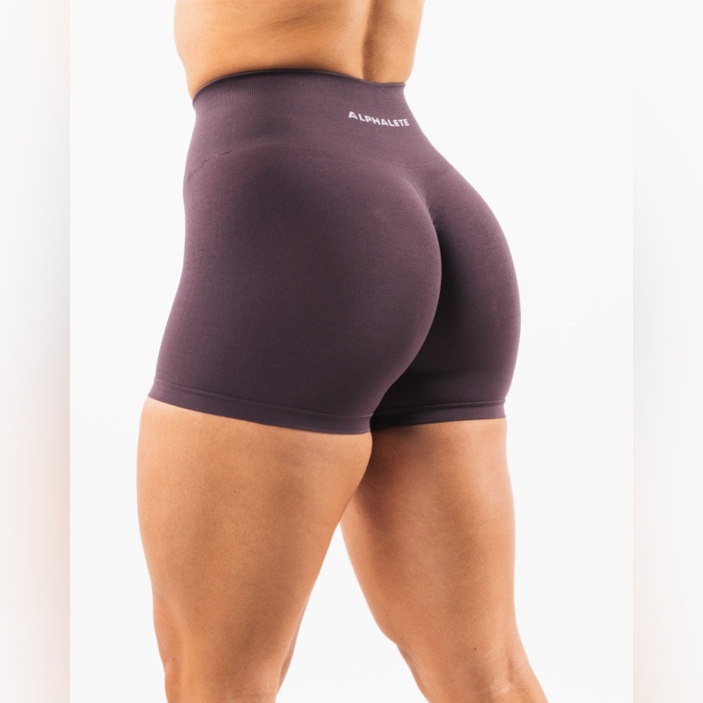 Alphalete Amplify Short 4.5" - Dove